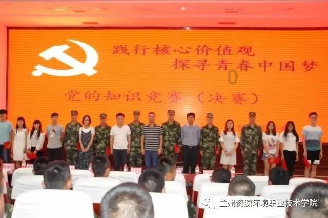 逃离残破的船只